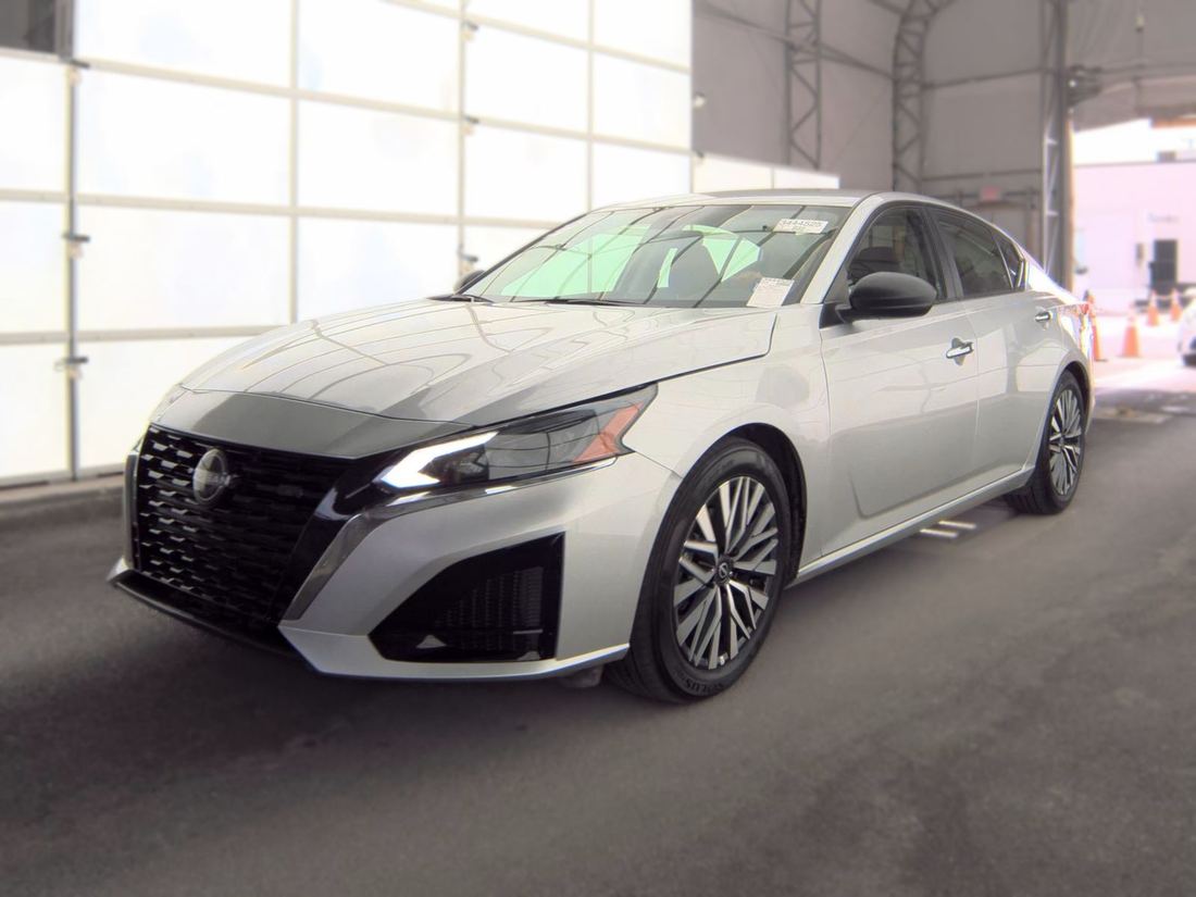 2025 NISSAN SV