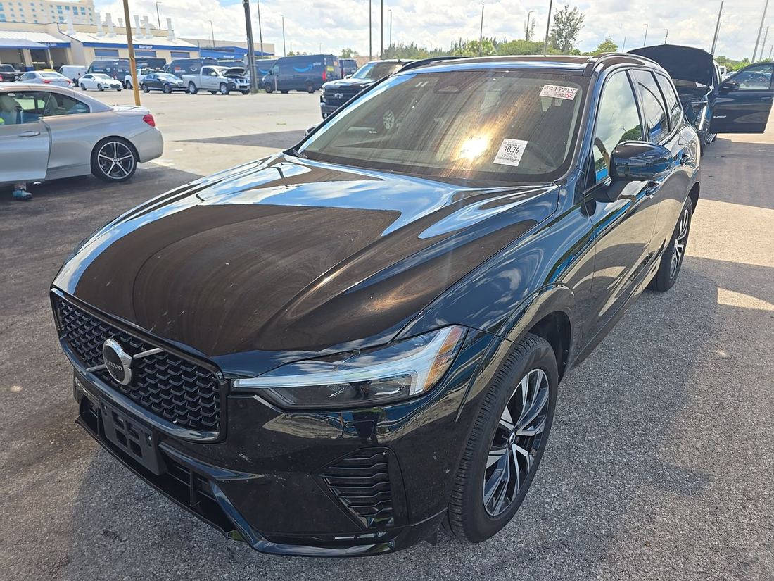 2025 Volvo Plus Dark