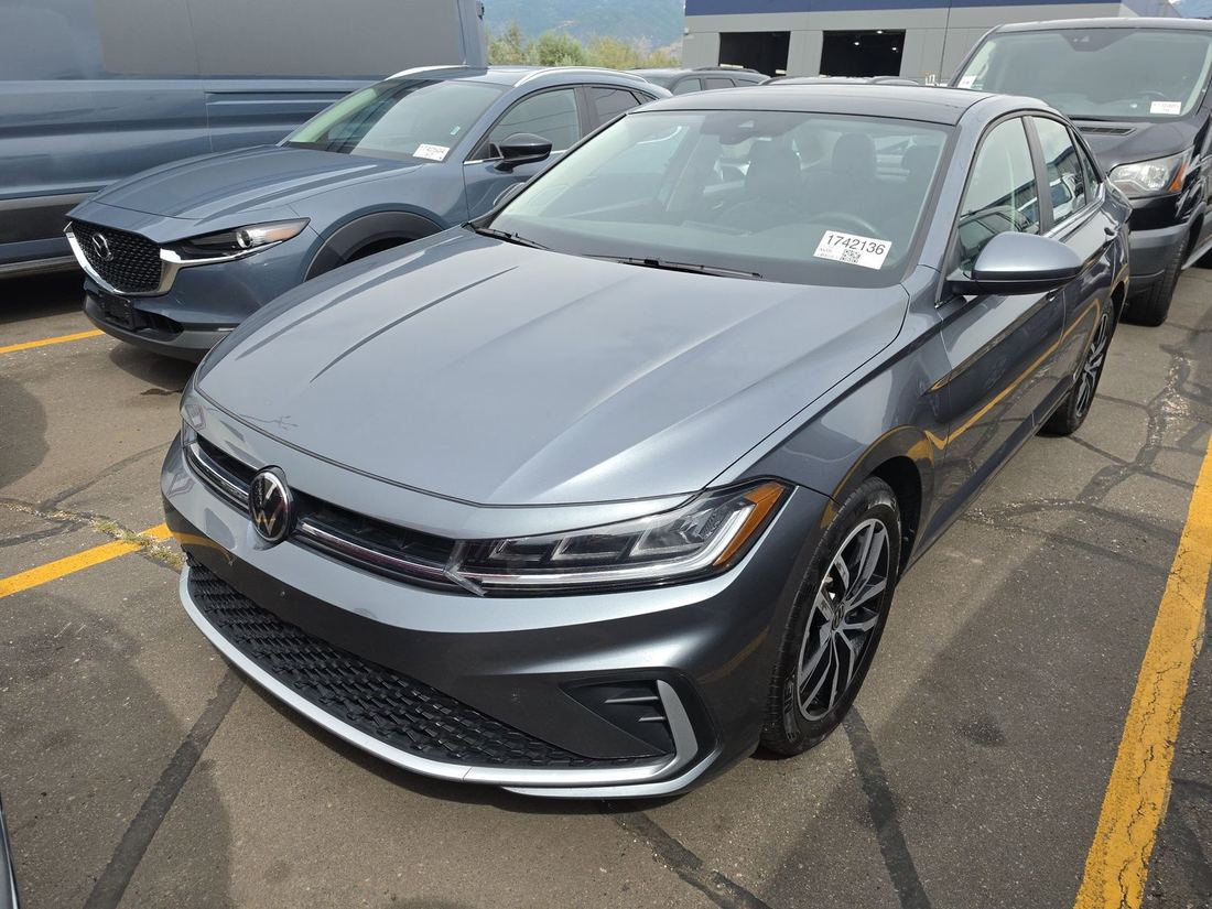 2025 Volkswagen SE