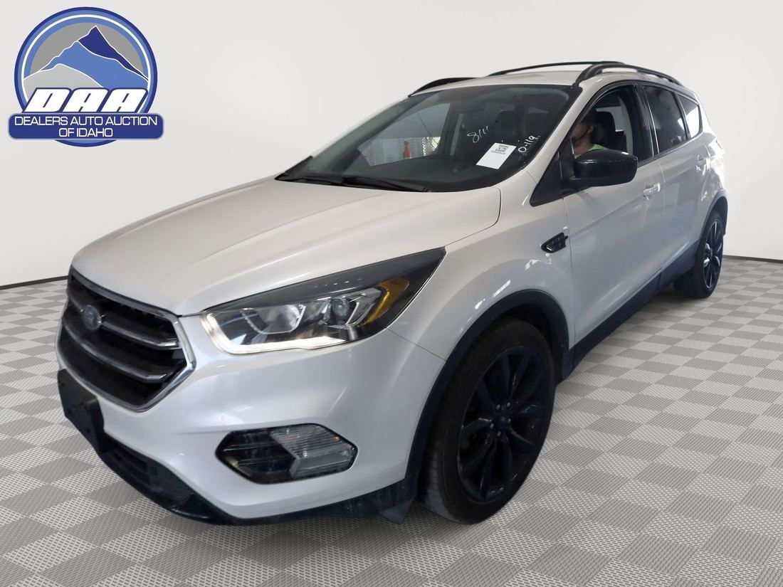 2017 Ford SE