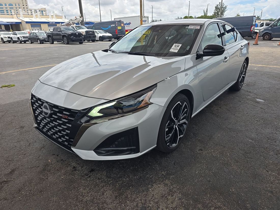 2025 Nissan SR