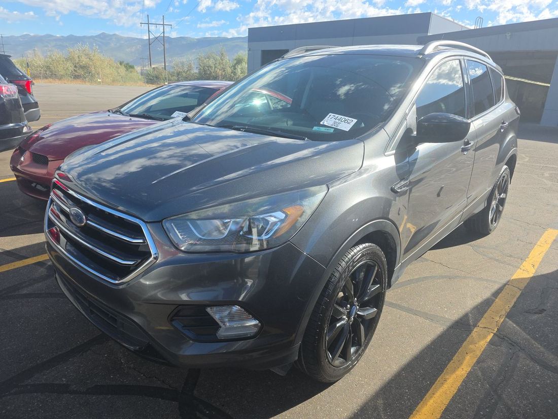 2018 FORD SE