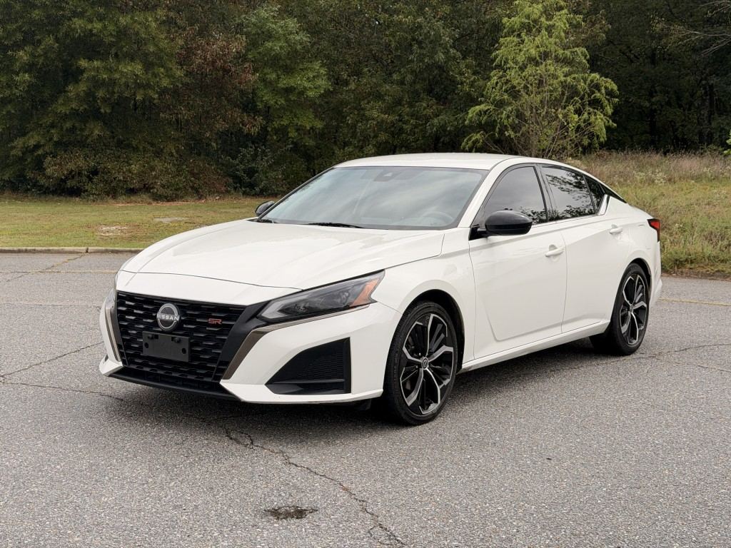 2023 Nissan SR