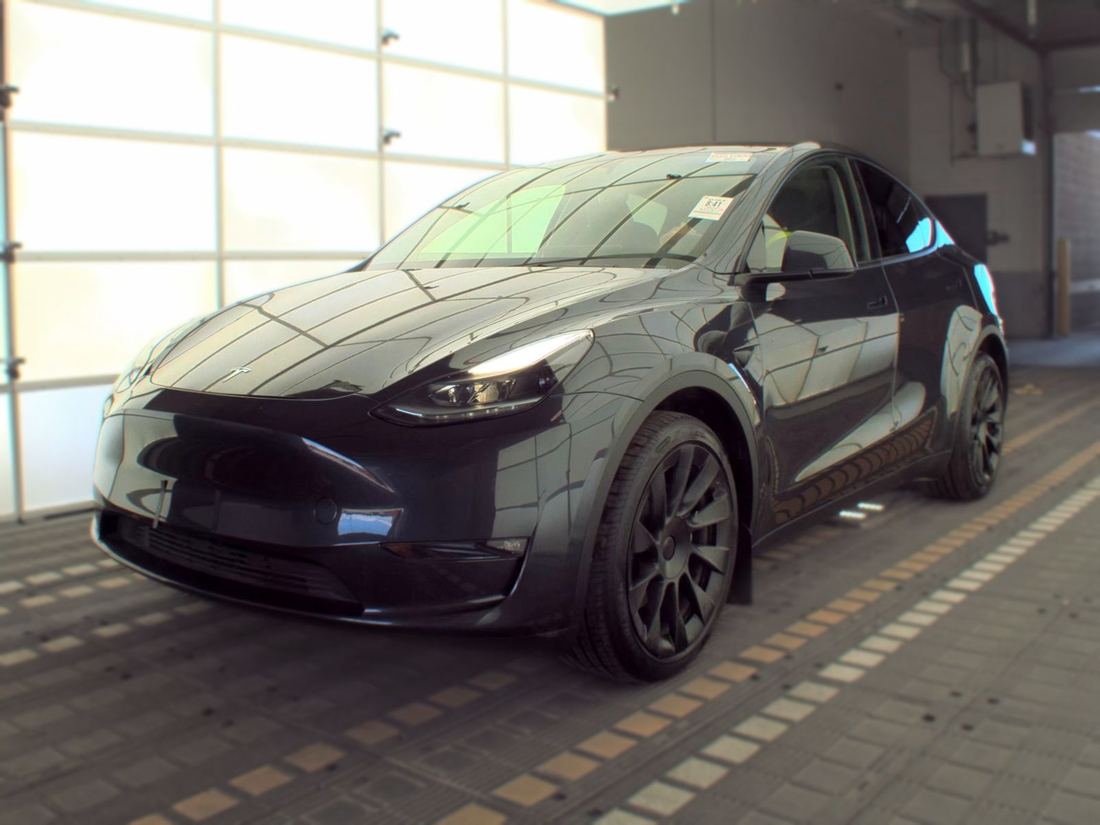 2024 TESLA Model Y