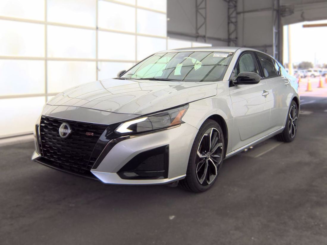 2025 Nissan SR