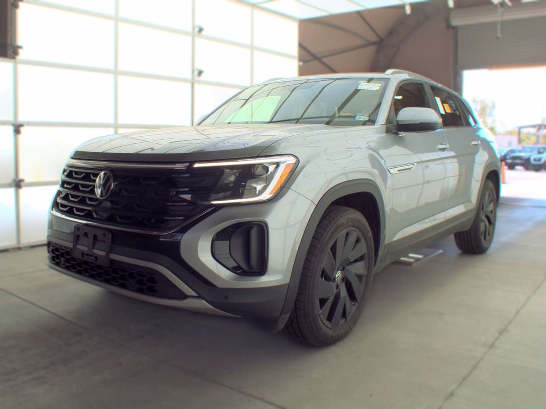 2025 Volkswagen SE