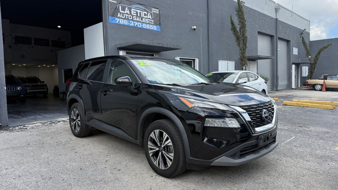 2023 Nissan SV