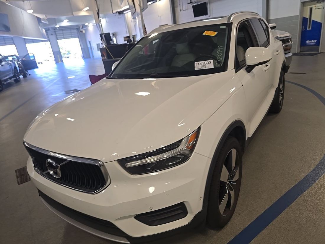 2019 VOLVO R-design, Momentum (XC40 17w46-18w16)
