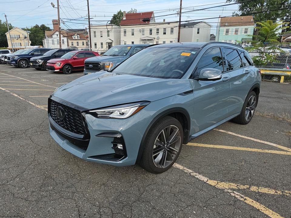 2023 INFINITI Sport