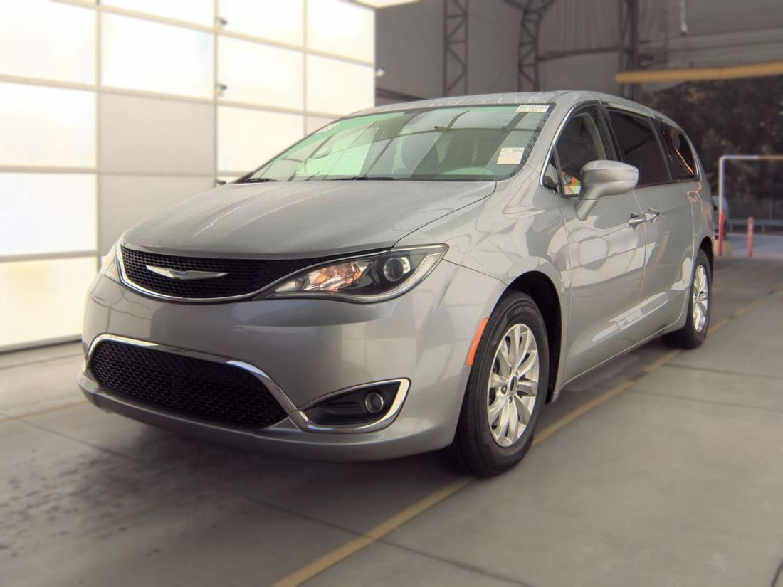 2018 Chrysler Touring Plus