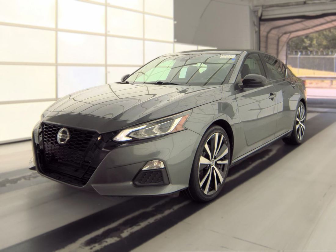 2022 Nissan SR