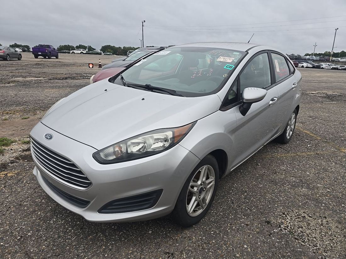 2018 FORD SE