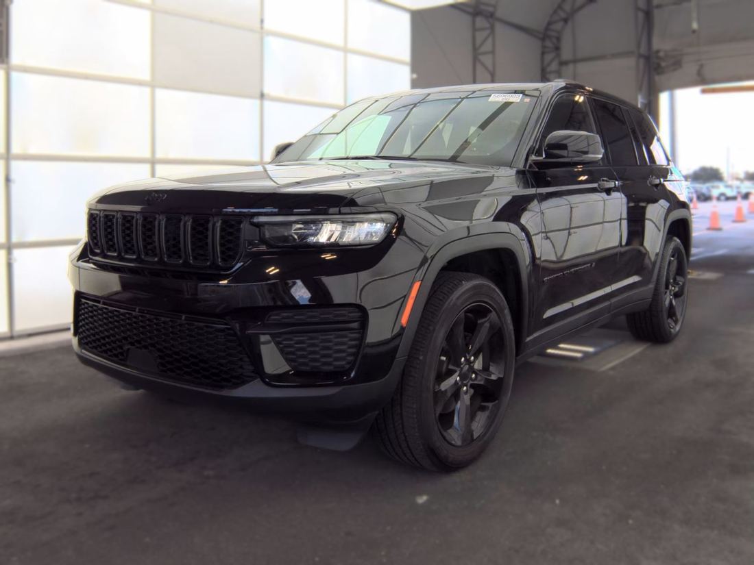 2023 Jeep Laredo, Altitude