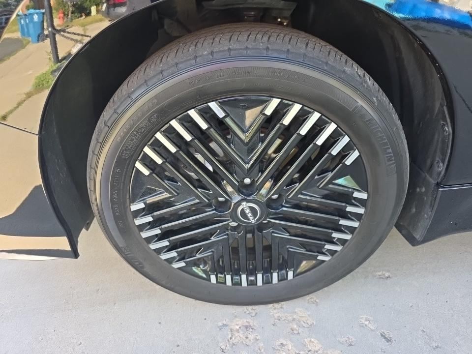2025 Nissan SV