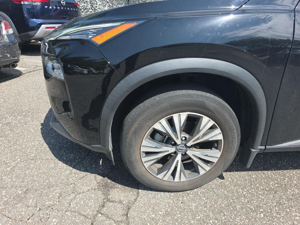 2023 Nissan SV