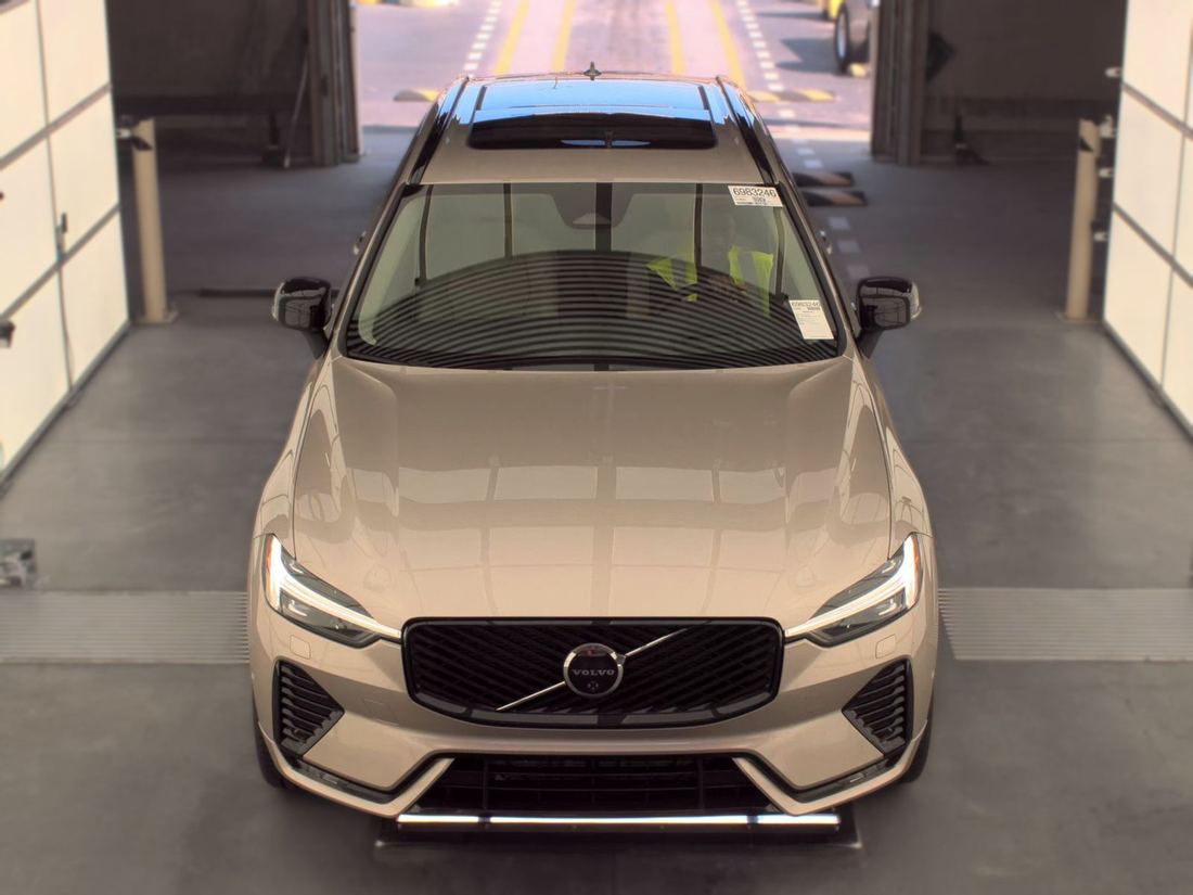 2026 Volvo Ultra Dark