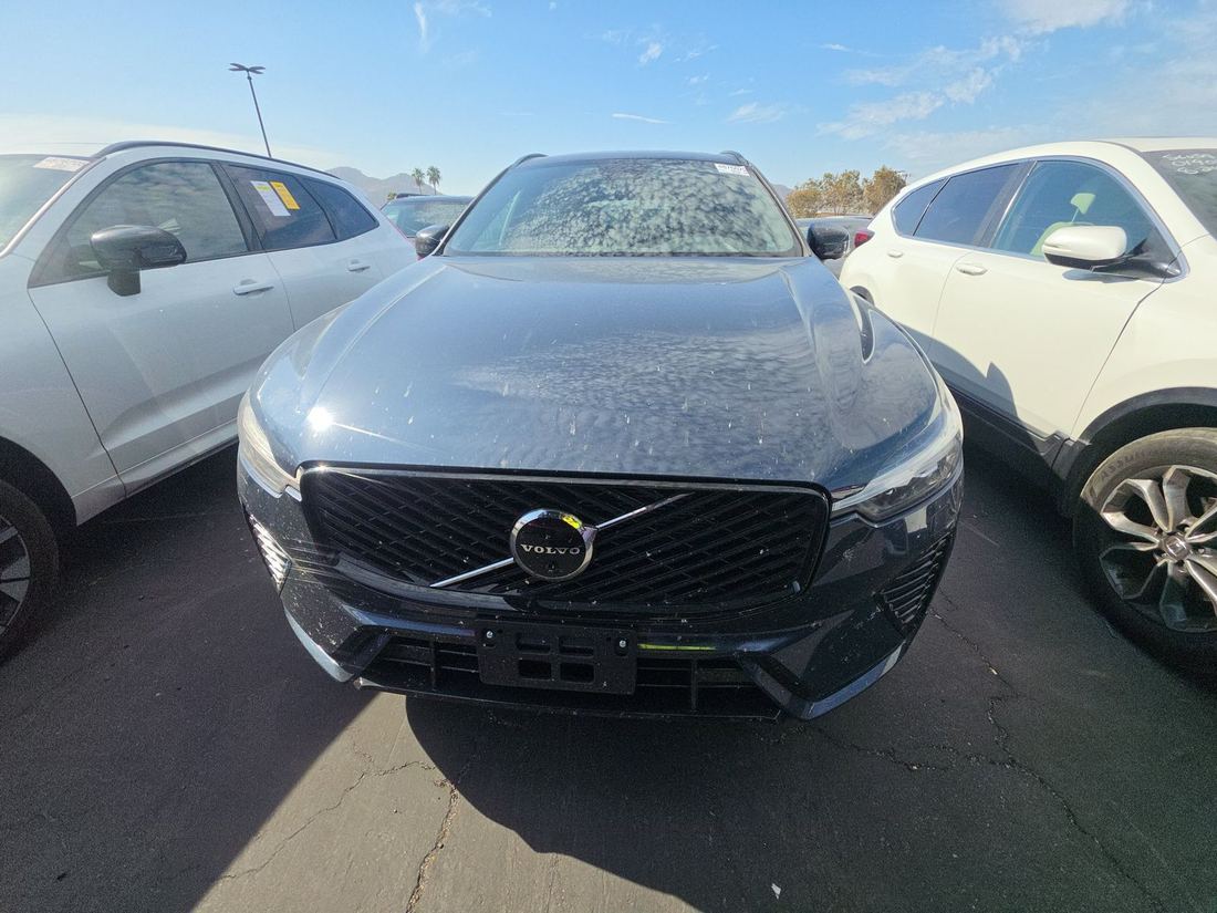 2026 Volvo Plus Dark