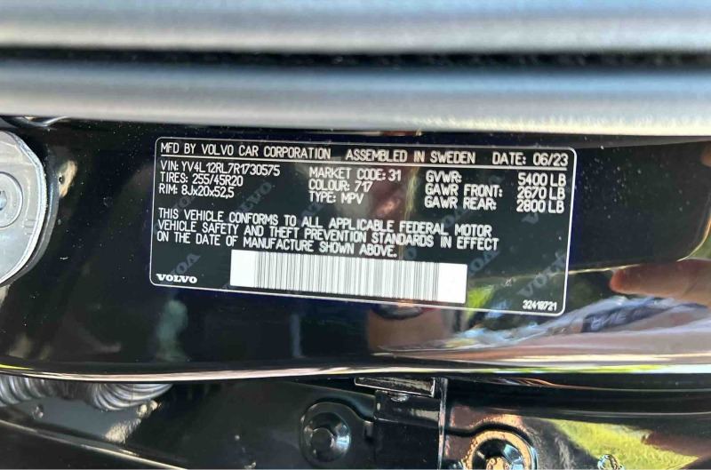 2024 Volvo Plus Dark