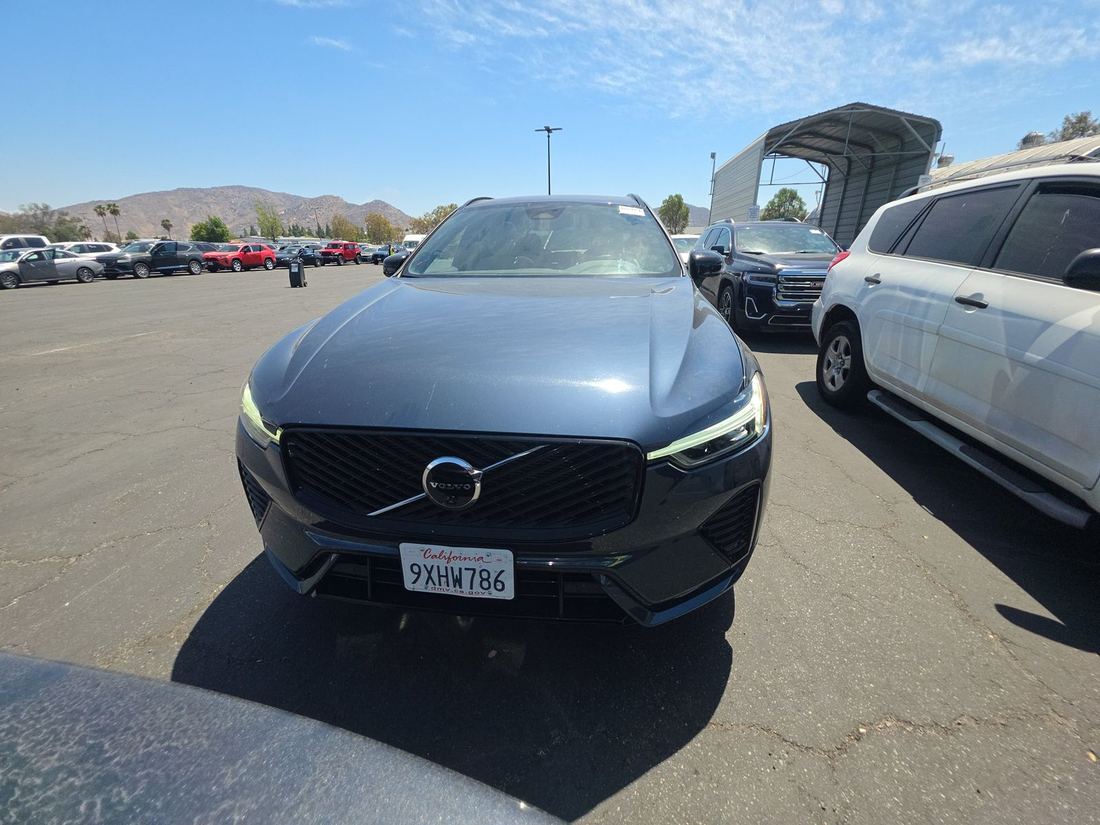 2026 Volvo Plus Dark